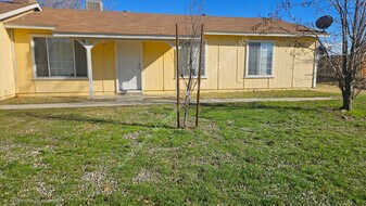 40712 179th St E in Lancaster, CA - Building Photo
