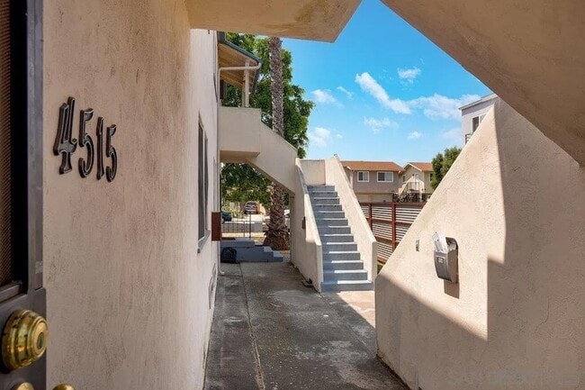 4515 Wilson Ave in San Diego, CA - Foto de edificio - Building Photo