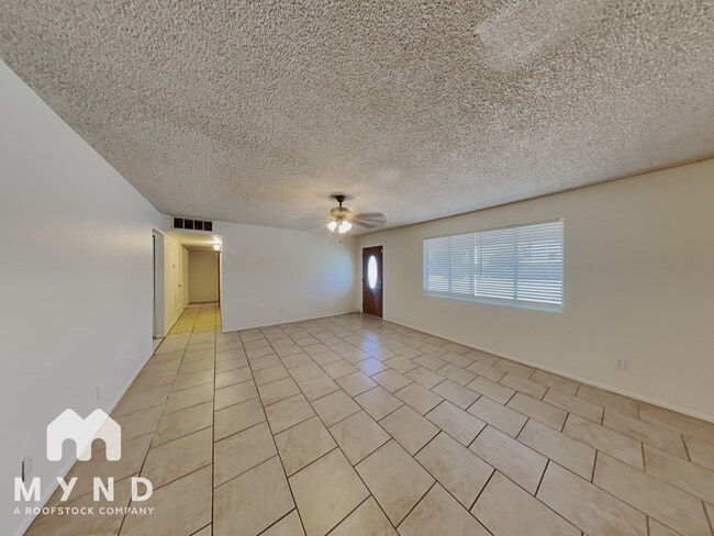 5619 N 61st Cir in Glendale, AZ - Building Photo - Building Photo