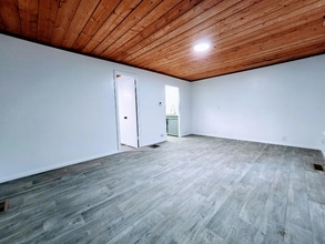 880 High Rd in Crestline, CA - Building Photo - Building Photo