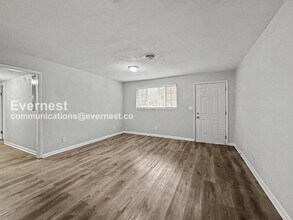 6757 Snow White Dr in Jacksonville, FL - Building Photo - Building Photo