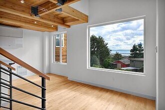 1991 Gilman Dr W in Seattle, WA - Building Photo - Building Photo