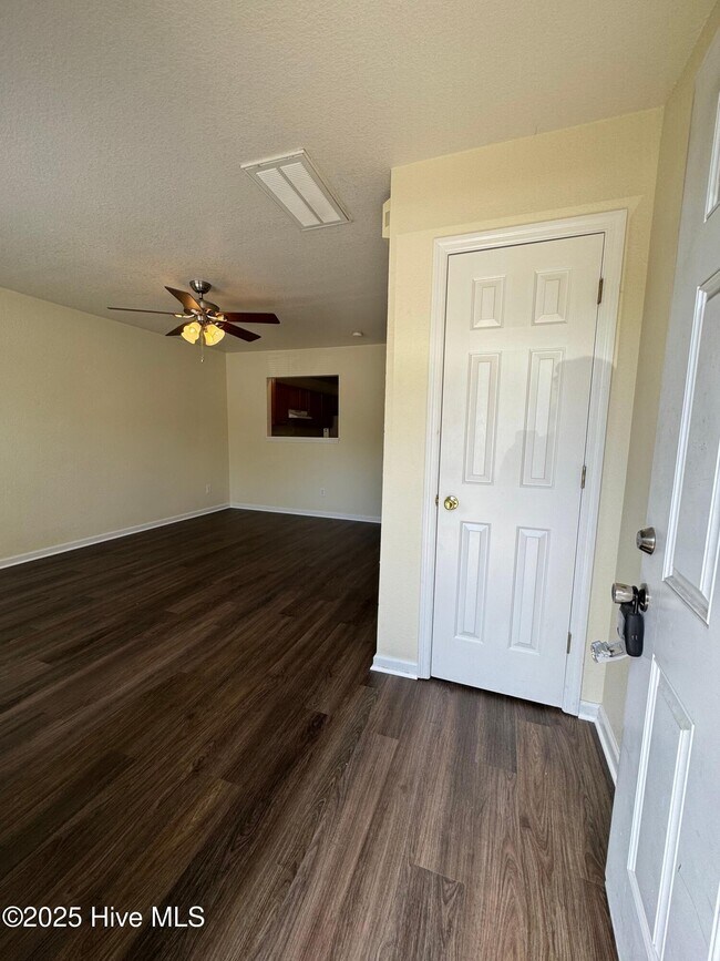 604 Rainbow Dr in Jacksonville, NC - Building Photo - Building Photo