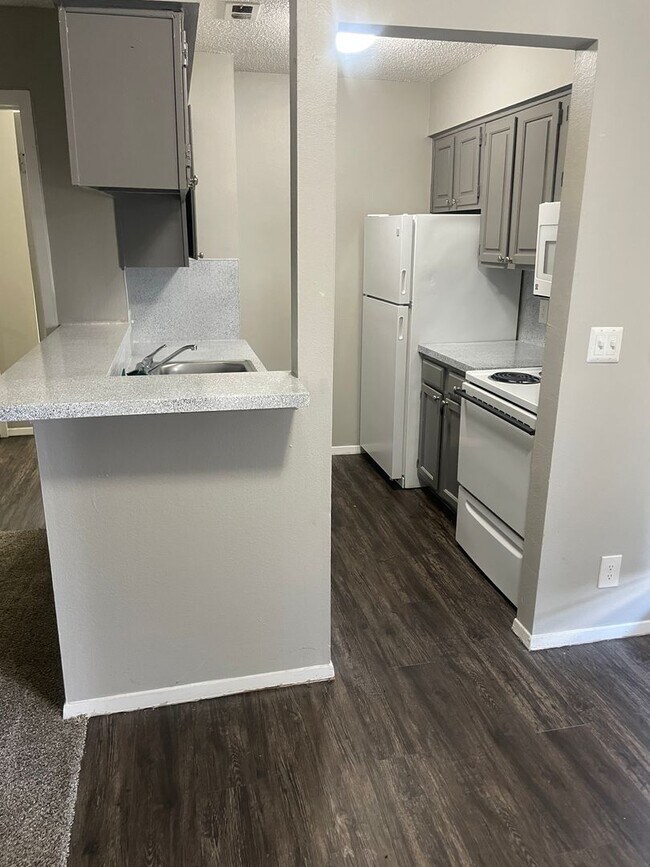 2407 E 55th Pl-Unit -2407 E. 55th Pl. Unit 68 in Tulsa, OK - Building Photo - Building Photo