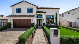 3821 E Devonshire Ave in Phoenix, AZ - Building Photo