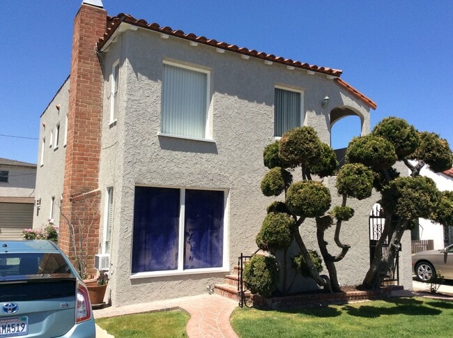 235 Corona Ave, Unit 235 Corona Ave.