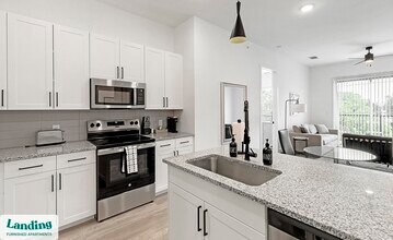 650 E Sycamore St in Denton, TX - Building Photo - Building Photo