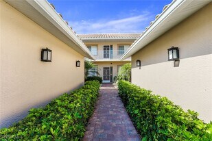 9022 Michael Cir in Naples, FL - Building Photo