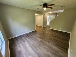 406 Secretariat Dr in Lawrenceburg, KY - Building Photo - Building Photo