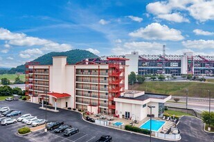 120 Raceday Center Dr, Unit 303 in Bristol, TN - Building Photo