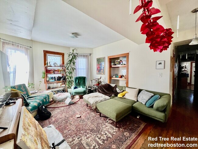 346 Faneuil St, Unit 2 in Boston, MA - Foto de edificio - Building Photo