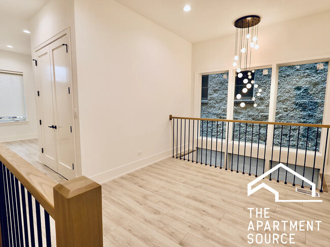 property at 1814 W Thomas St
