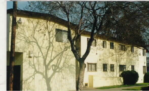 Artesia Apartments in Long Beach, CA - Foto de edificio - Building Photo