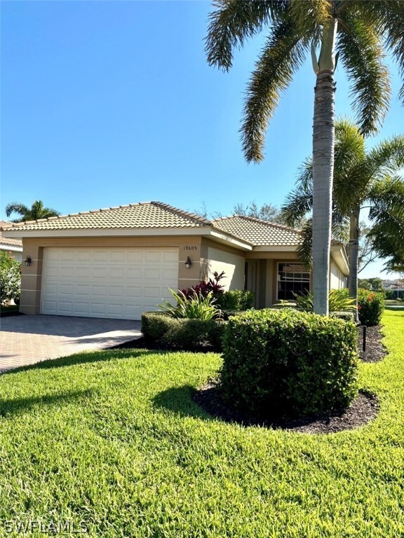 19605 Tesoro Way in Ft. Myers, FL - Building Photo - Building Photo