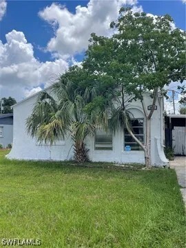 3835 Lake St in Ft. Myers, FL - Building Photo