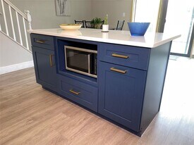 4000 Del Rio Way in Sunrise, FL - Building Photo