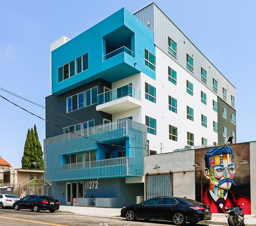 Bond Street in West Los Angeles, CA - Building Photo