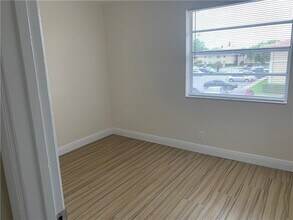1006 Twin Lakes Dr in Coral Springs, FL - Building Photo - Building Photo