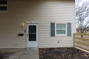 2129 Quail Creek Dr in Lawrence, KS - Building Photo