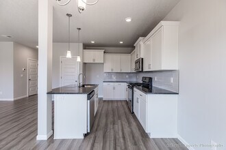 194 Kindre St in Saint Helens, OR - Building Photo - Building Photo