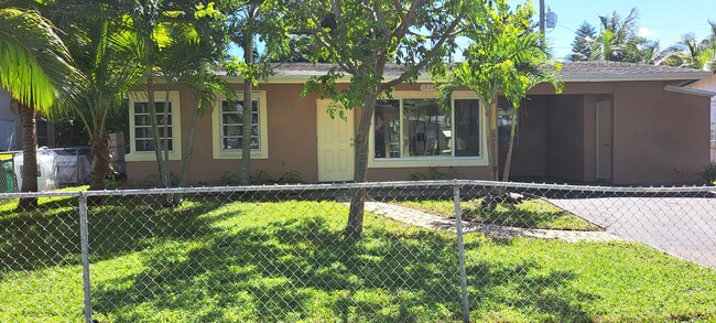 1528 NE 28th Ct in Pompano Beach, FL - Building Photo - Building Photo