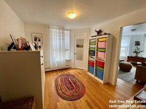 17 Perry St, Unit 3 in Brookline, MA - Building Photo - Building Photo