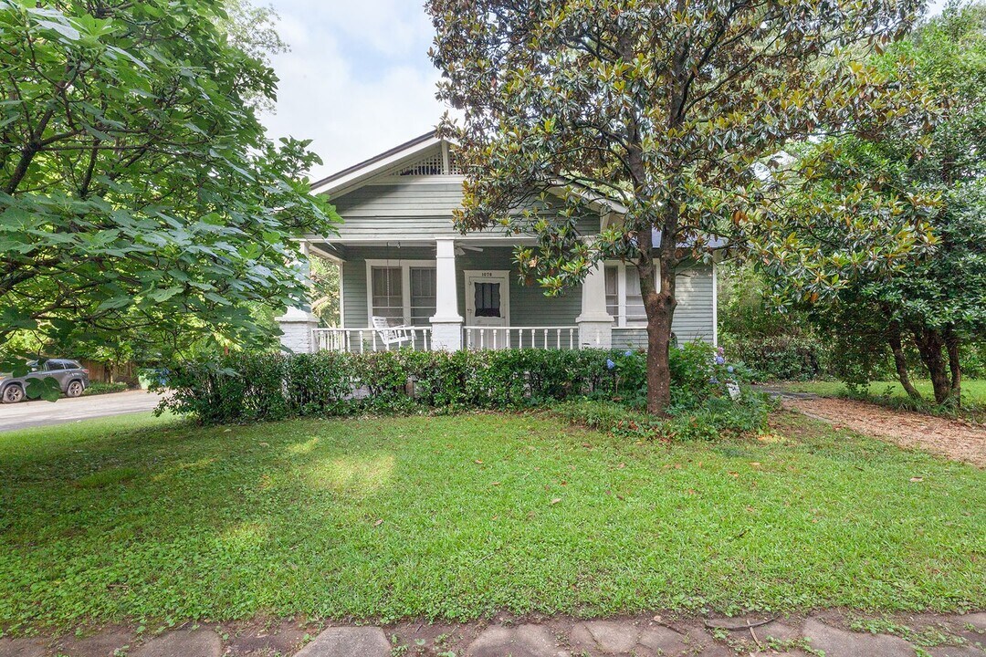 1076 Tilden St NW in Atlanta, GA - Building Photo