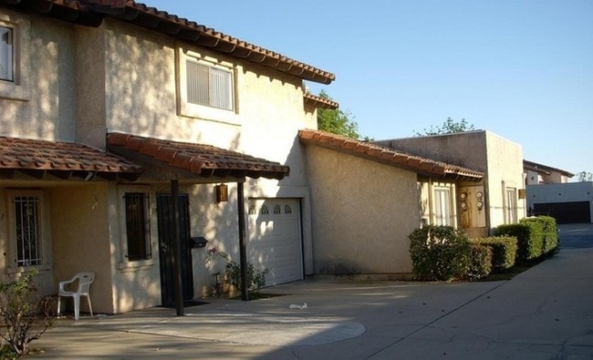 757 W Bagnall St in Glendora, CA - Foto de edificio - Building Photo