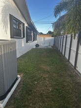 11935 SW 185th Ter, Unit Apartment in Miami, FL - Building Photo - Building Photo