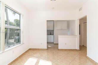 694 NE 76th St in Miami, FL - Building Photo - Building Photo