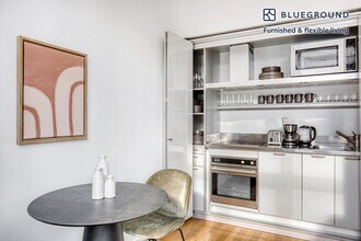 18 W 48th St in New York, NY - Building Photo - Building Photo