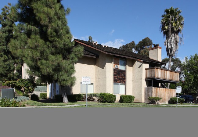613-636 R Ave in National City, CA - Foto de edificio - Building Photo