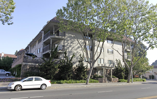 400 Davis St in San Leandro, CA - Building Photo - Building Photo