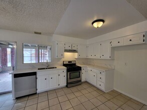37829 27th St E in Palmdale, CA - Building Photo - Building Photo