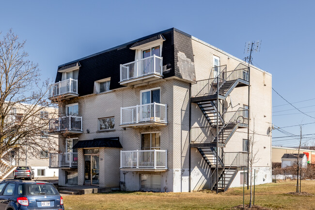 420 Copernic Av in Laval, QC - Building Photo - Primary Photo