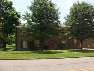 3716 Camelot Dr in Lexington, KY - Foto de edificio - Building Photo