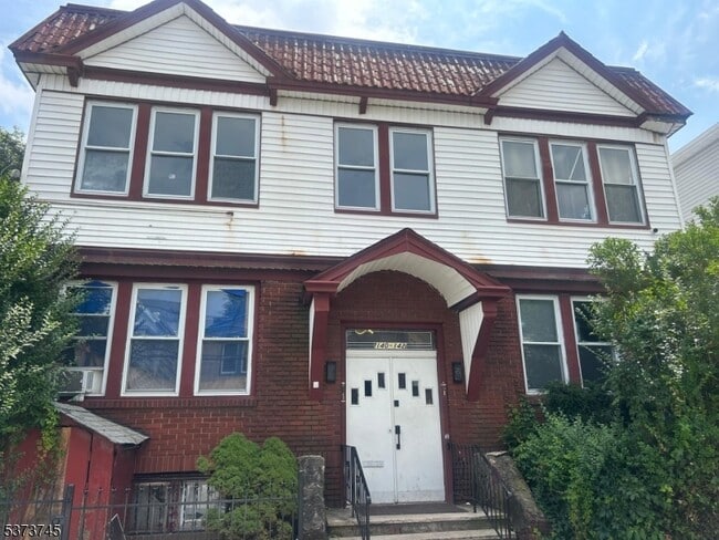 140 Leslie St in Newark, NJ - Building Photo - Building Photo