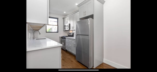 2452 33rd St in Astoria, NY - Building Photo - Building Photo