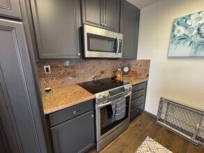 125 Surf Way in Monterey, CA - Building Photo - Building Photo