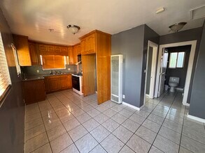 9603 Kauffman Ave, Unit Back Apartment in South Gate, CA - Building Photo - Building Photo