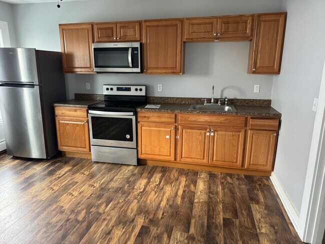 34 Irving St-Unit -2 in Worcester, MA - Building Photo - Building Photo