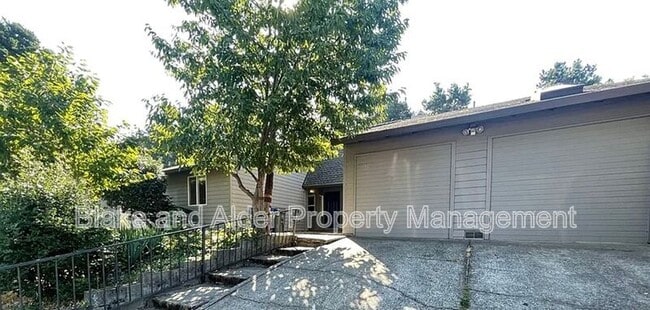 property at 2410 SE 9th Ct