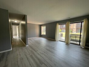 1655 Dover Ct in Wheaton, IL - Foto de edificio - Building Photo