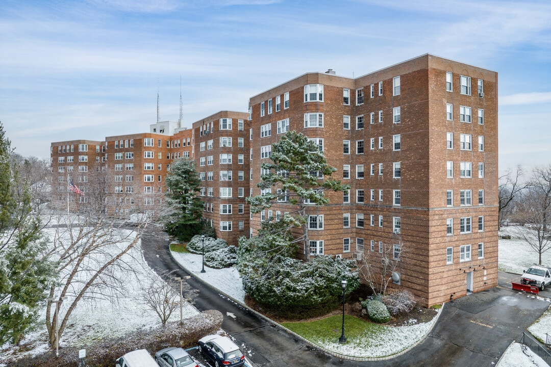 Rockcliffe Apartments in Verona, NJ - Building Photo