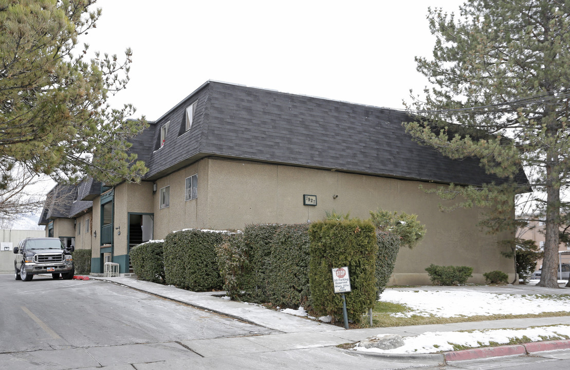 Richmond Apartments in Midvale, UT - Foto de edificio