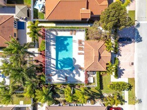 19249 NW 13th St in Pembroke Pines, FL - Building Photo - Building Photo