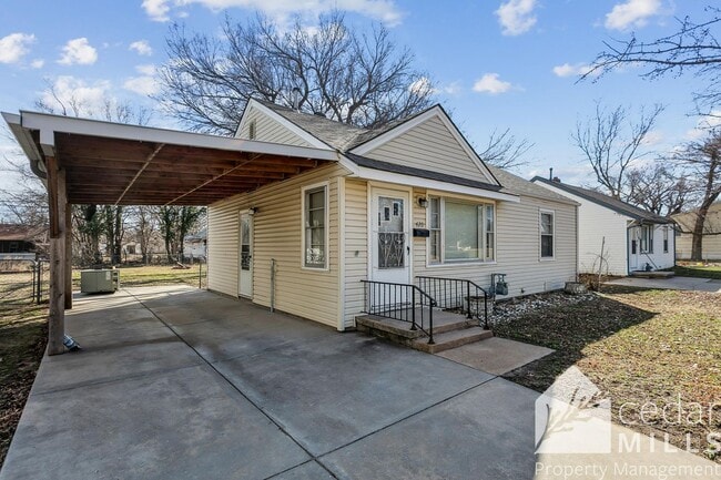 420 N Custer St in Wichita, KS - Building Photo - Building Photo