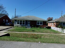 4512 Janice Way in Louisville, KY - Building Photo