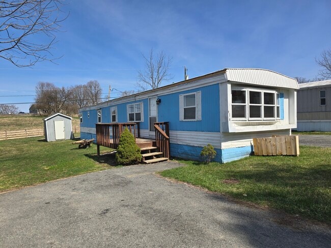144 Hillcrest Park Ln, Unit F204 in Lewisburg, WV - Foto de edificio - Building Photo