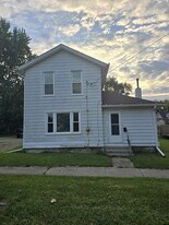 611 N M.L.K. Jr Dr in Jackson, MI - Building Photo